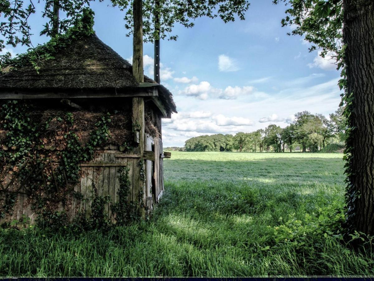 Staying In A Thatched Barn With Box Bed Beautiful View Region Achterhoek Geesteren  Экстерьер фото